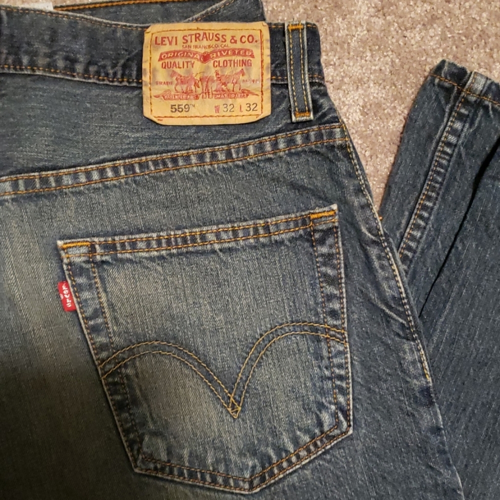 Relaxed Levis - Picture 2 of 8